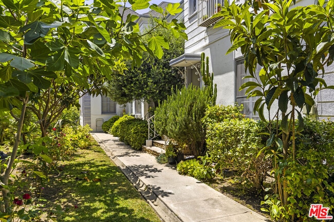 1235 S Orlando Ave in Los Angeles, CA - Building Photo - Building Photo