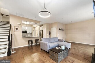 13947 Hollow Wind Way in Woodbridge, VA - Building Photo - Building Photo