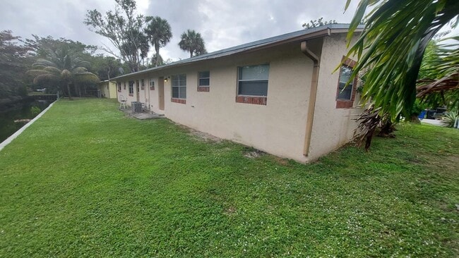 1984 SW 28th Ln in Fort Lauderdale, FL - Building Photo - Building Photo