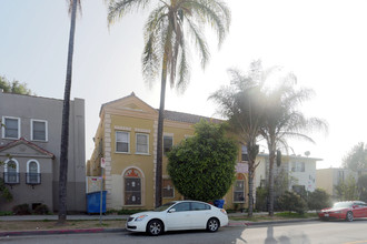 904 S Catalina St in Los Angeles, CA - Foto de edificio - Building Photo