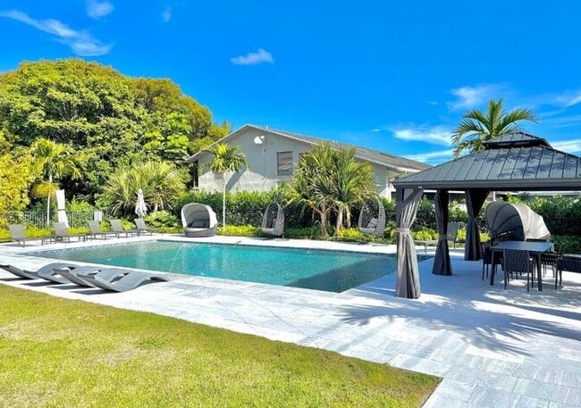 663 Dover St in Boca Raton, FL - Building Photo - Building Photo
