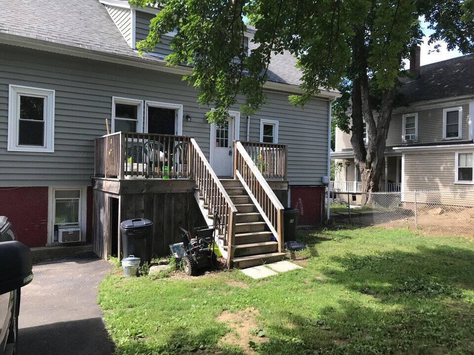 16 Central St in Somersworth, NH - Building Photo