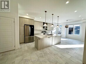 8 Sweet Pear St in Markham, ON - Building Photo - Building Photo
