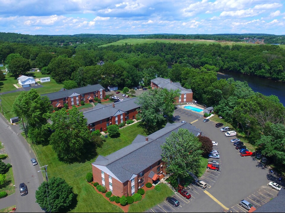 Churchill Court in Haverhill, MA - Building Photo