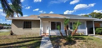 8037 Parrot Dr in Orlando, FL - Building Photo