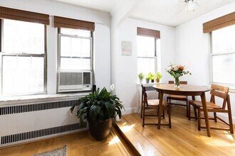 25 Minetta Ln in New York, NY - Building Photo - Building Photo