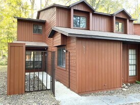 911 SW 57th Ter in Gainesville, FL - Building Photo