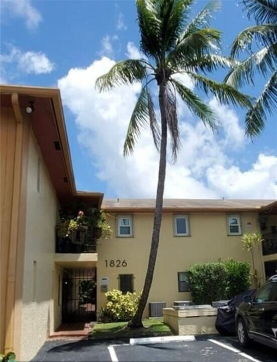 1826 N Dixie Hwy, Unit 107 in Fort Lauderdale, FL - Building Photo