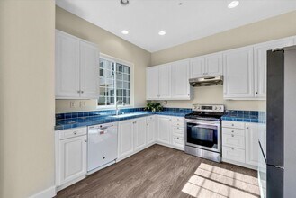 2861 Ballesteros Ln in Tustin, CA - Building Photo - Building Photo