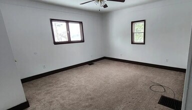 249 E 8th St, Unit Lower in Oswego, NY - Building Photo - Building Photo