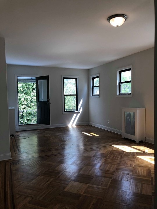 9026 Fort Hamilton Pkwy in Brooklyn, NY - Building Photo