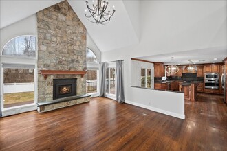 745 Iris Ct in Yorktown Heights, NY - Building Photo - Building Photo