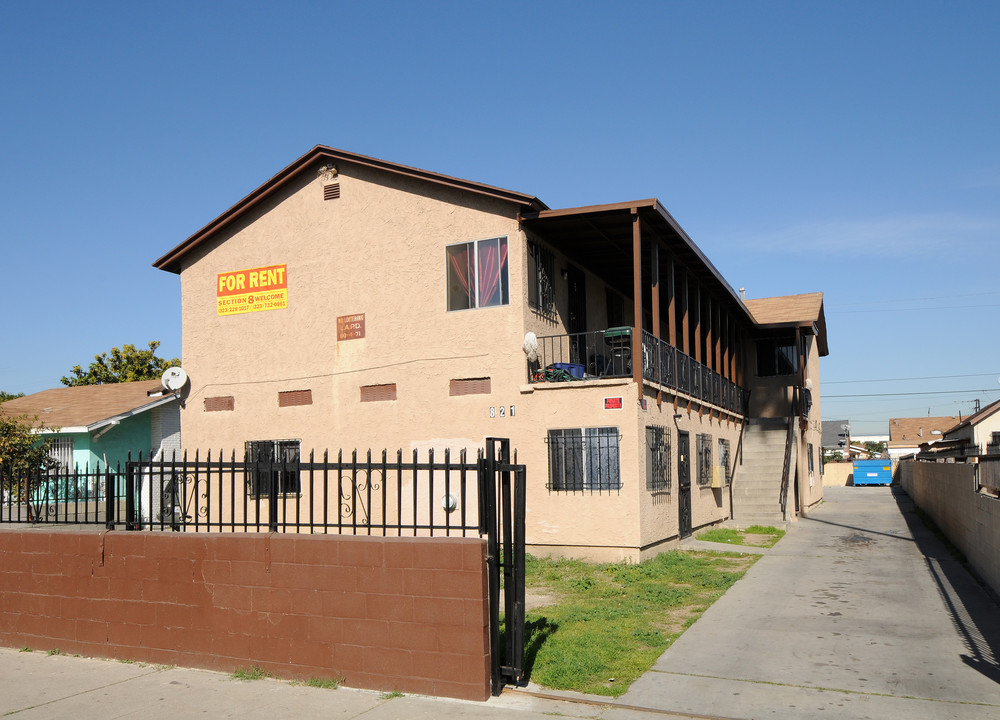 821 W 65th St in Los Angeles, CA - Building Photo