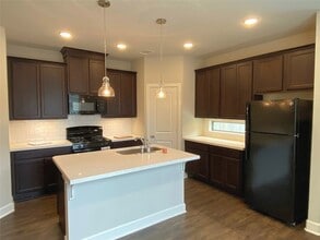 285 Woodland Hills Dr, Unit A in Conroe, TX - Building Photo - Building Photo