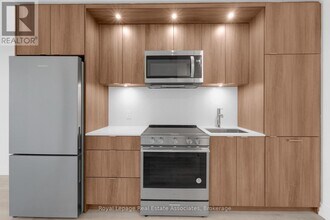 60 Central Park Roadway in Toronto, ON - Building Photo - Building Photo