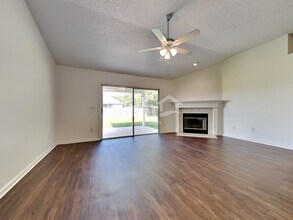 11740 Crooked River Rd in Jacksonville, FL - Foto de edificio - Building Photo