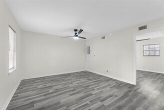 7614 Grahamcrest Dr in Houston, TX - Building Photo - Building Photo