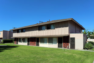 14260 Village Way in Westminster, CA - Foto de edificio - Building Photo