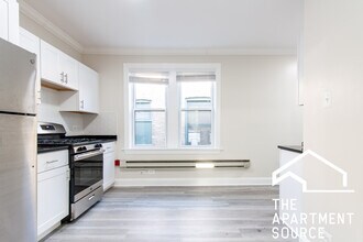 837.5 W Cornelia Ave, Unit 3S in Chicago, IL - Building Photo - Building Photo