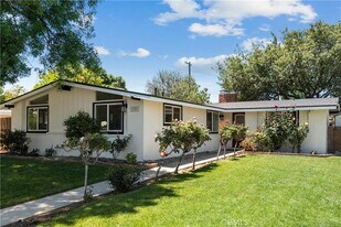 7957 Sale Ave in Los Angeles, CA - Building Photo