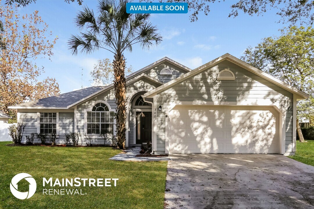 3007 E Beaumont Ln in Eustis, FL - Building Photo
