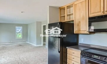 215 E Old Shakopee Rd in Bloomington, MN - Building Photo - Building Photo