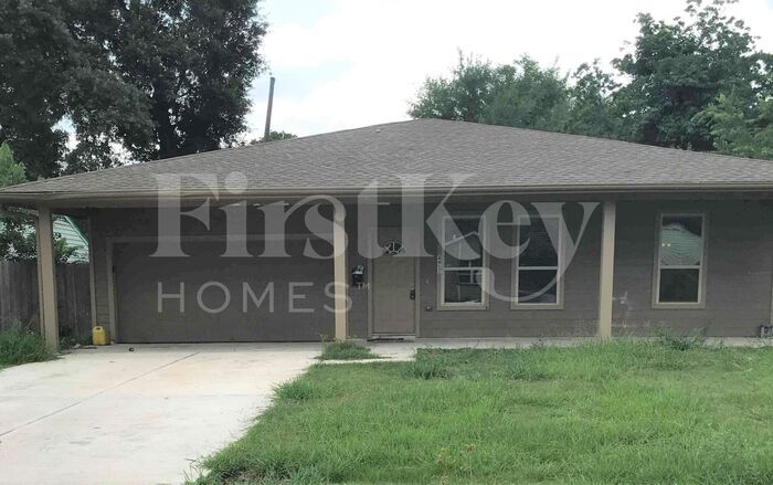 4911 Hull St in Houston, TX - Building Photo