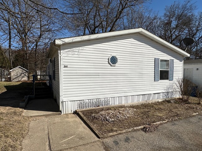 261 E Birdsall Dr in Battle Creek, MI - Building Photo - Building Photo