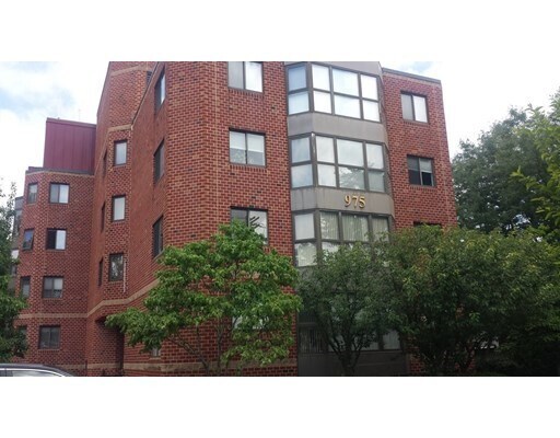 975 Massachusetts Ave in Arlington, MA - Building Photo