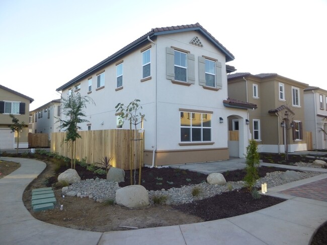 1945 Celebration Ave in Santa Maria, CA - Building Photo - Building Photo