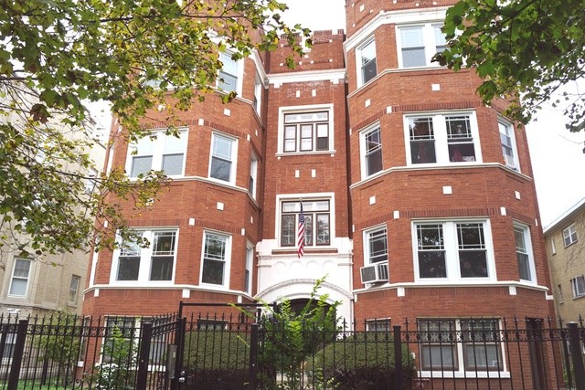 1632 W Chase Ave in Chicago, IL - Building Photo