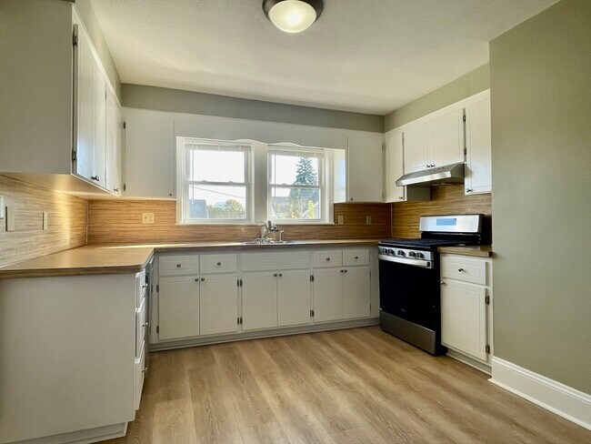 6 Fairview Ave, Unit #1 in Watertown, MA - Building Photo - Building Photo