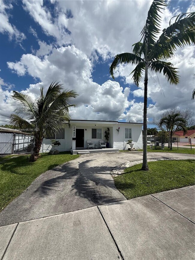 2445 SW 90th Ave in Miami, FL - Building Photo - Building Photo