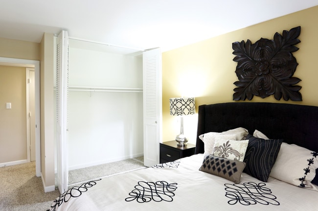 Canterbury Green in Fort Wayne, IN - Building Photo - Interior Photo