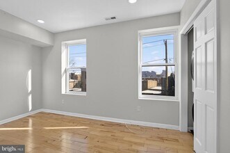 2604 Frankford Ave in Philadelphia, PA - Building Photo - Building Photo