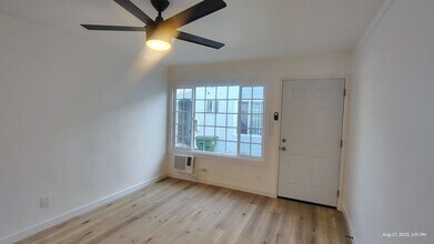 1565 S Hobart Blvd in Los Angeles, CA - Building Photo - Building Photo