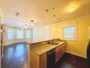 6 Giles Park in Somerville, MA - Foto de edificio - Building Photo