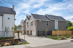 7504 B Carver Rd in Houston, TX - Building Photo