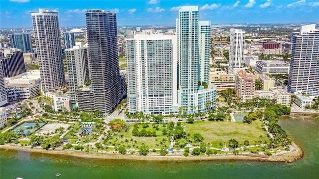 1800 N Bayshore Dr, Unit 3414 in Miami, FL - Building Photo - Building Photo
