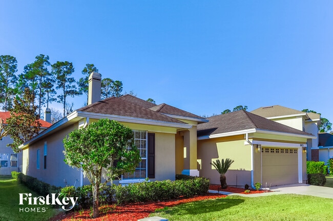 2453 Tall Cedars Rd, Unit 201 in Orange Park, FL - Foto de edificio - Building Photo