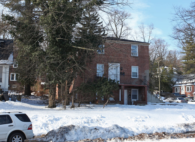 5907 Gwynn Oak Ave in Baltimore, MD - Foto de edificio - Building Photo