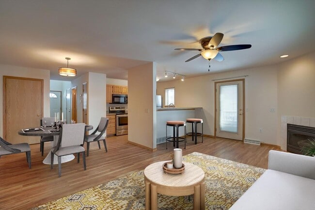 6101-6103 White Pine Way in Fitchburg, WI - Building Photo - Building Photo