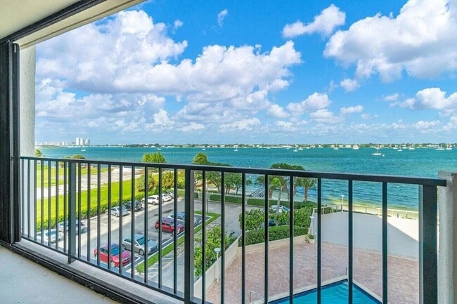 property at 5600 N Flagler Dr