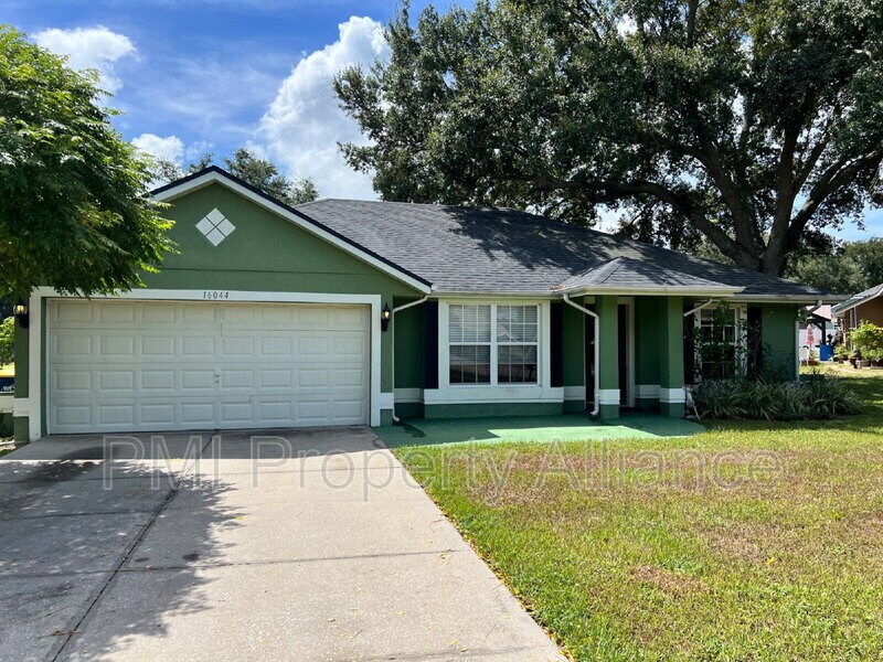 16044 Worthington Blvd in Mascotte, FL - Foto de edificio