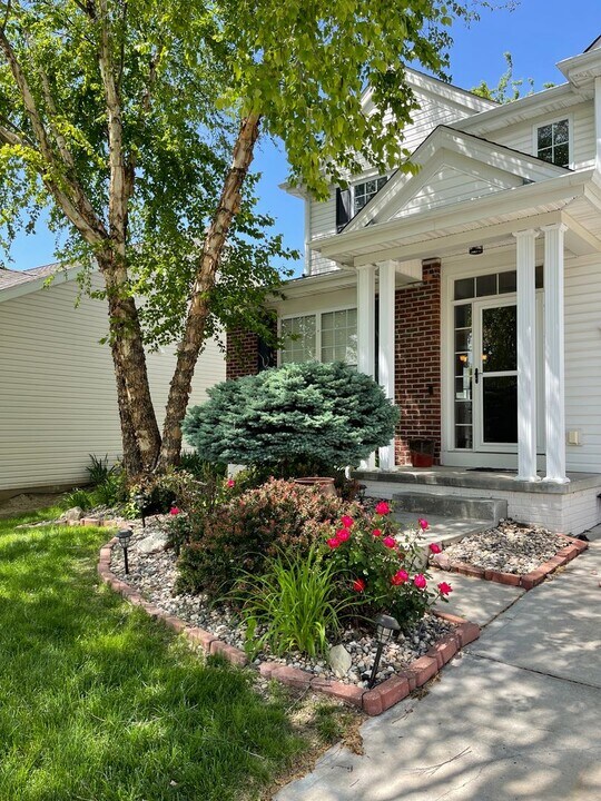 16142 V Cir in Omaha, NE - Building Photo