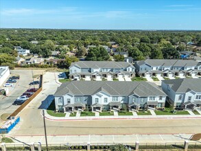 6237 Roby Dr in Arlington, TX - Foto de edificio - Building Photo