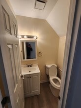 1703 English Dr in Mechanicsburg, PA - Foto de edificio - Building Photo