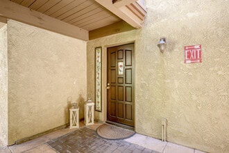 236 N Louise St, Unit 109 in Glendale, CA - Foto de edificio - Building Photo