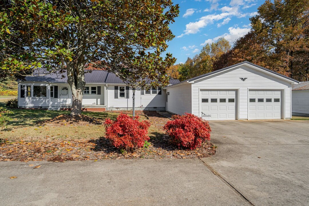 124 Edward Beck Rd in Mocksville, NC - Building Photo