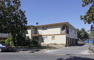 947 Tamarack Ln Apartments